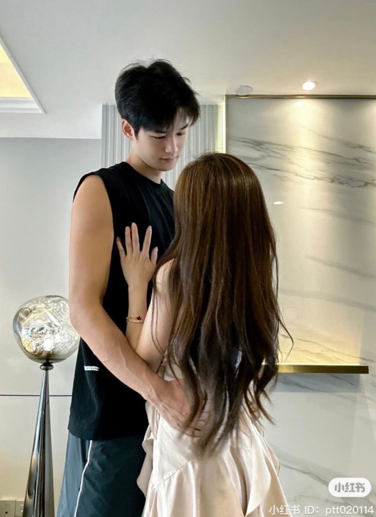 ÁNH SÁNG CỦA TÌNH YẾU