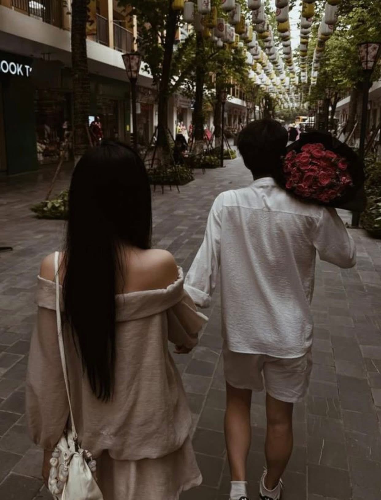 BẮT GẶP CHỒNG DẪN TIỂU TẦM ĐI MUA SẮM