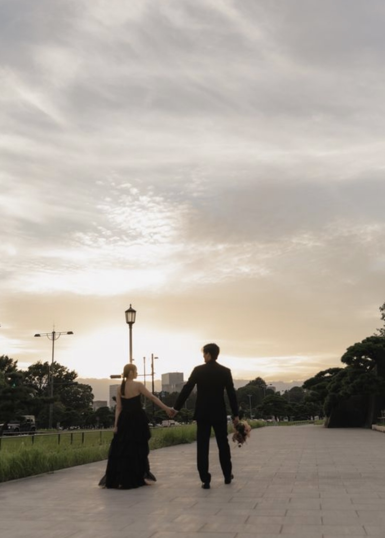 CHỜ ĐỢI GIÔNG BÃO ĐỂ NÓI LỜI TẠM BIỆT