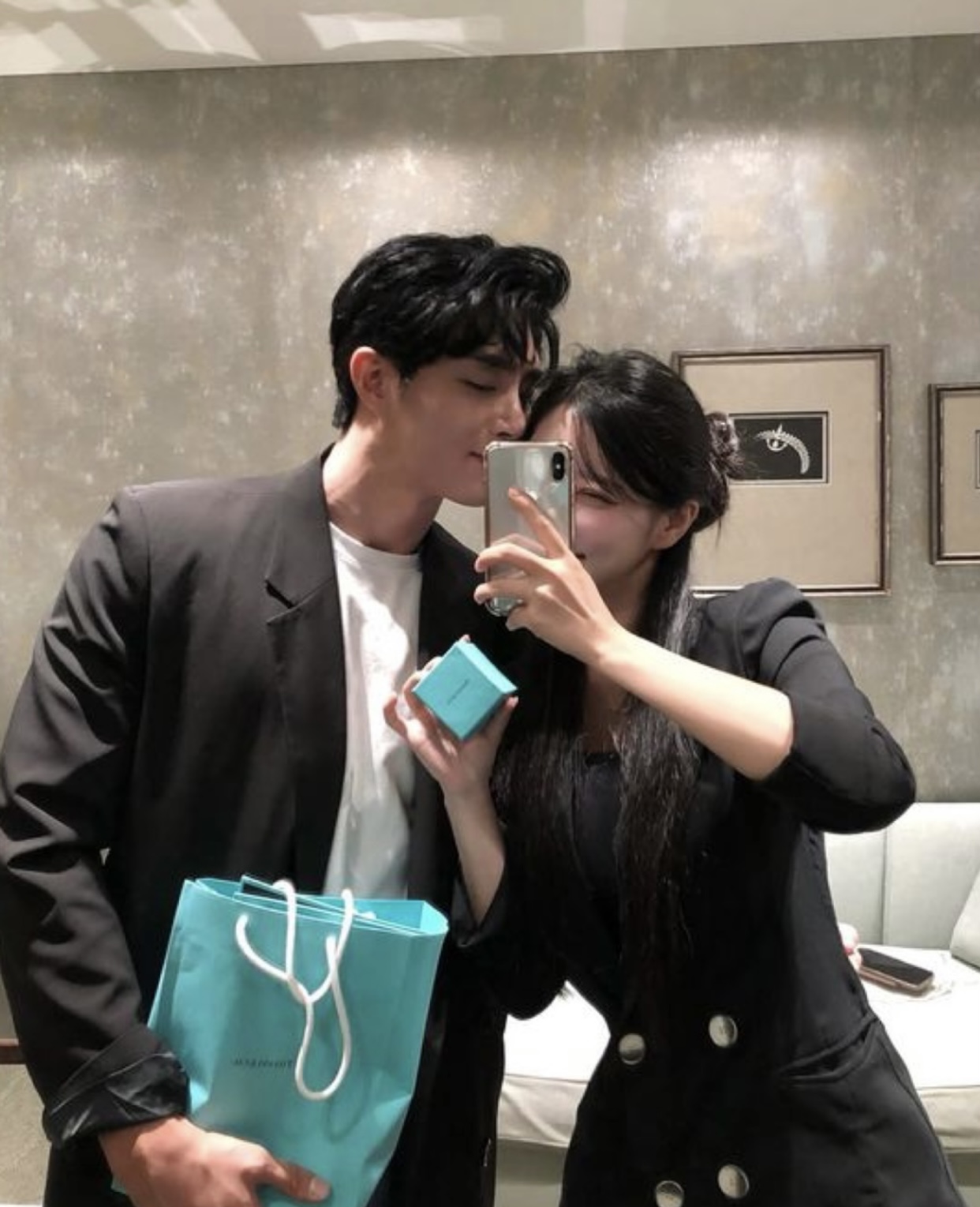 CHỒNG VÀ EM GÁI BẠN THÂN LĂN LỘN TRÊN GIƯỜNG