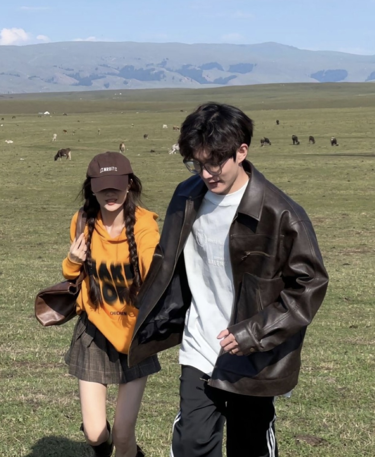 CHỒNG HỢP ĐỒNG CÙNG THAM GIA SHOW