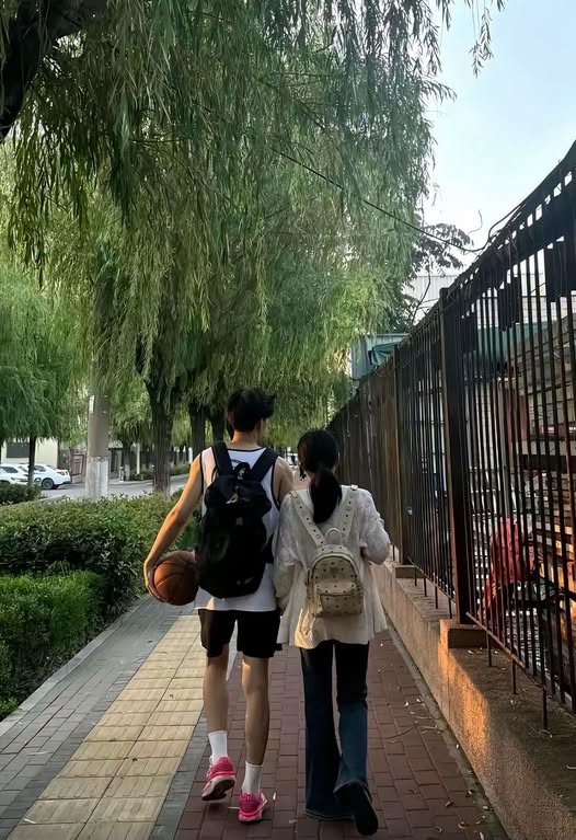 NỐT RUỒI LỆ Ở ĐUÔI MẮT