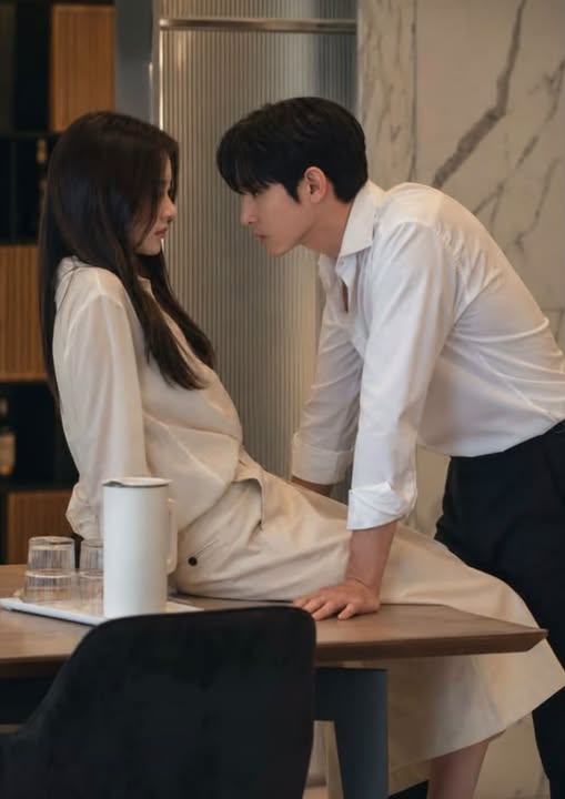GIÓ NGỪNG THỔI QUA KẼ LÁ