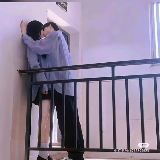 Mối Tình Bên Kia Màn Đạn